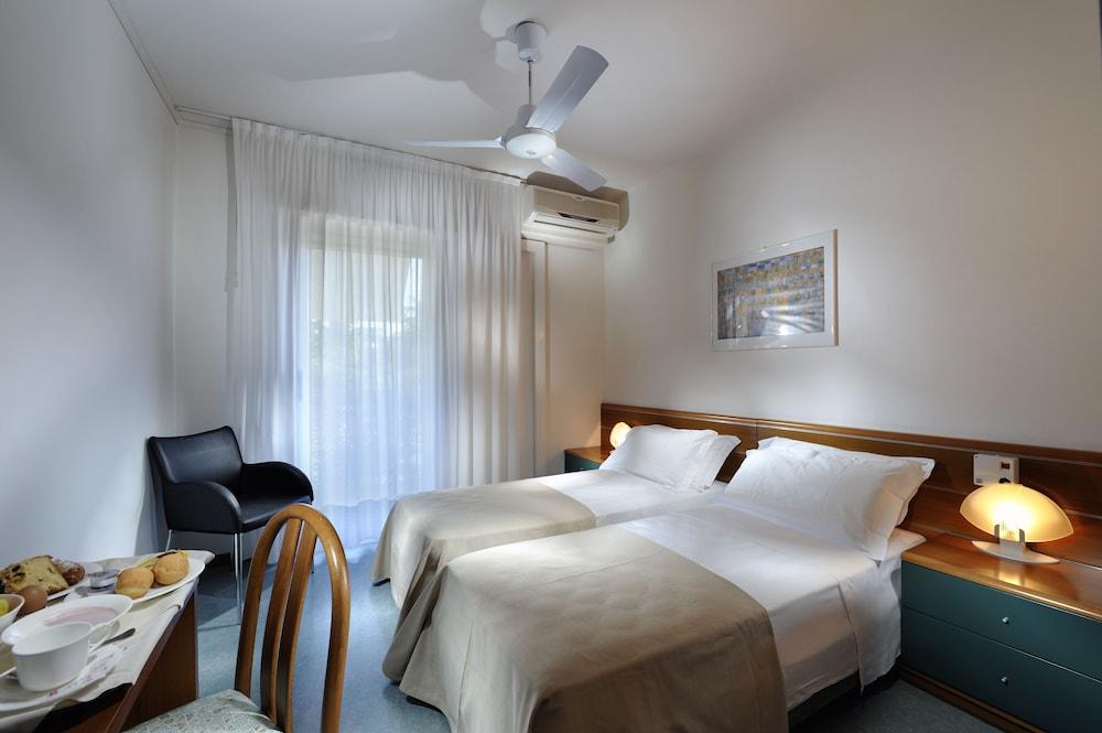 Hotel Delle Nazioni ลินญาโน ซับเบียโดโร ภายนอก รูปภาพ