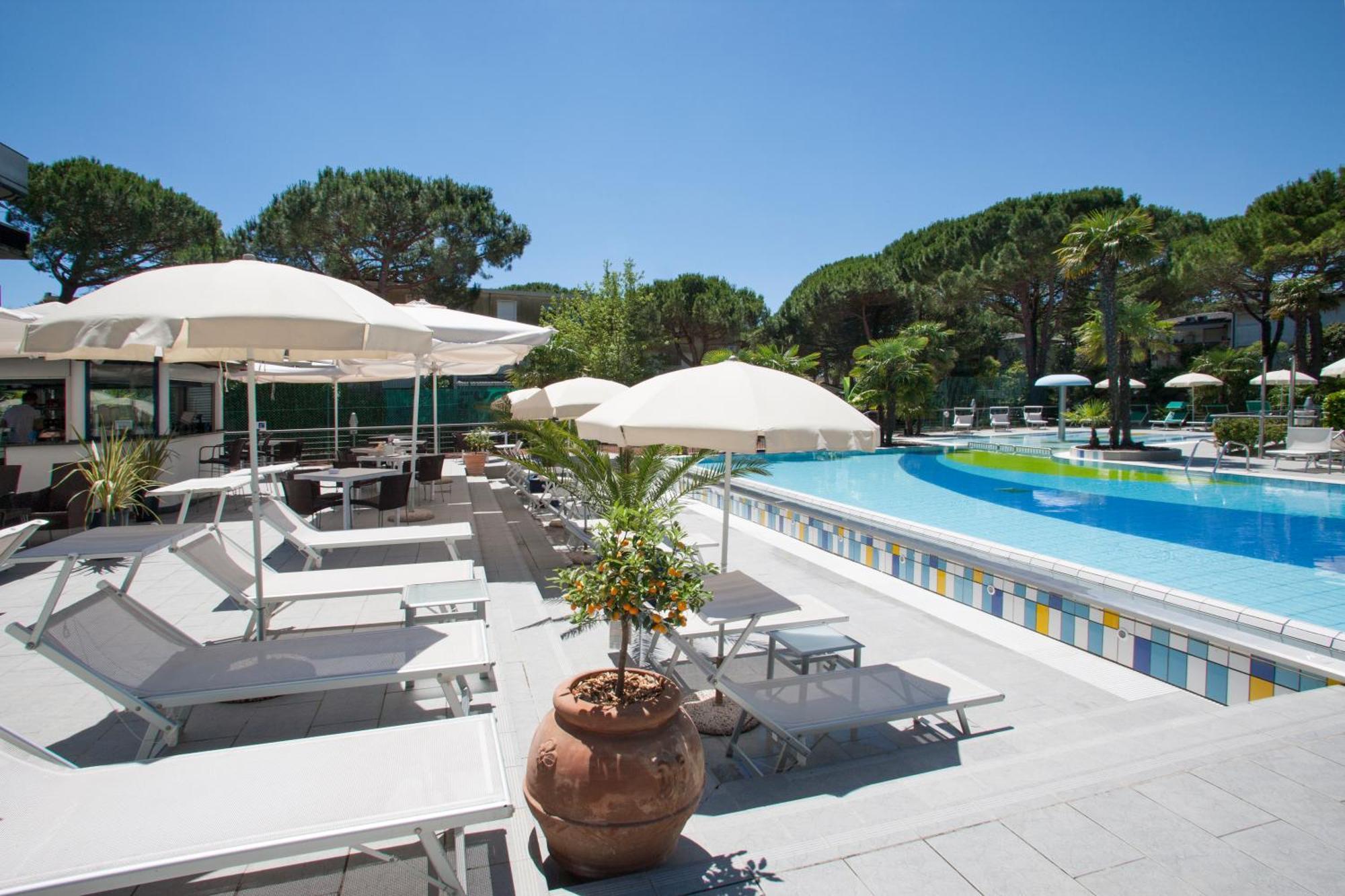 Hotel Delle Nazioni ลินญาโน ซับเบียโดโร ภายนอก รูปภาพ