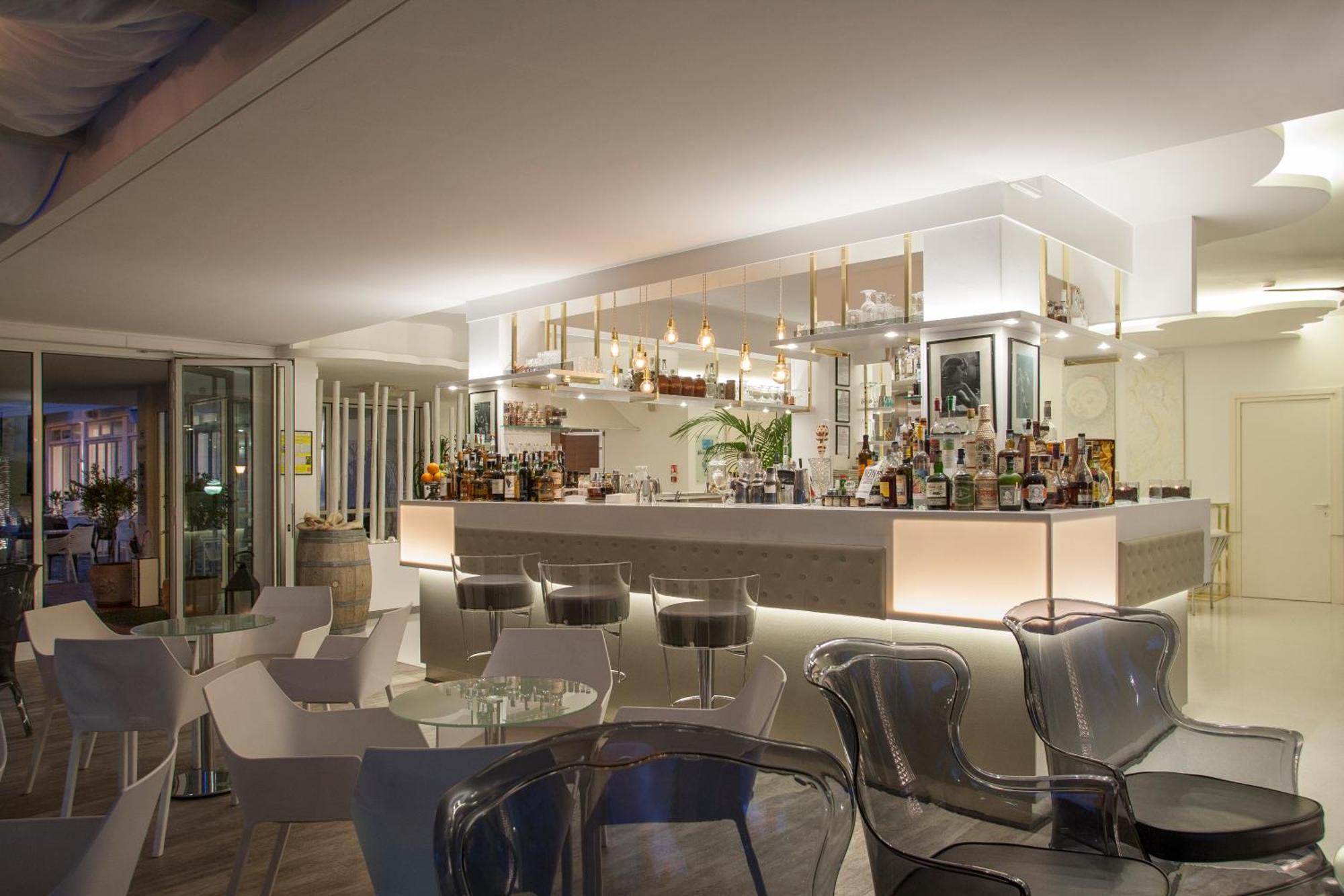 Hotel Delle Nazioni ลินญาโน ซับเบียโดโร ภายนอก รูปภาพ